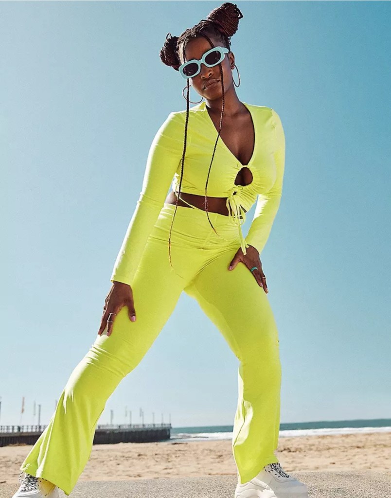 Conjunto esportivo verde neon da Mr. Price