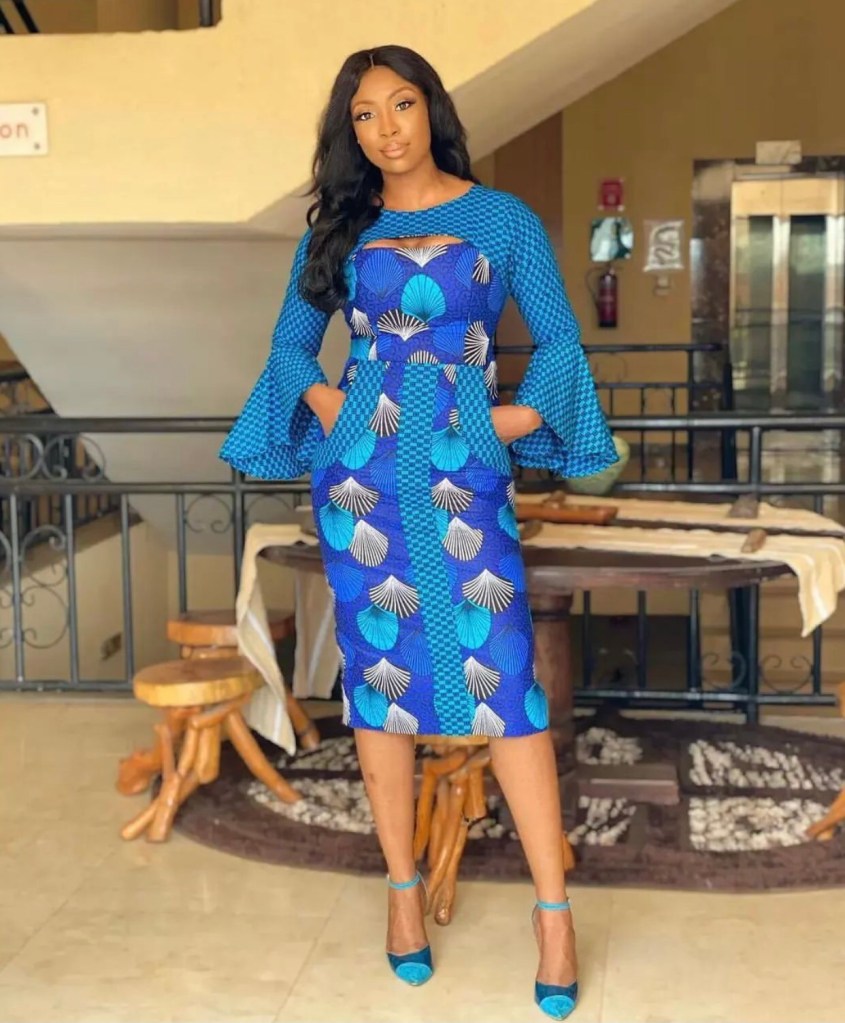 Vestido de capulana azul estampado