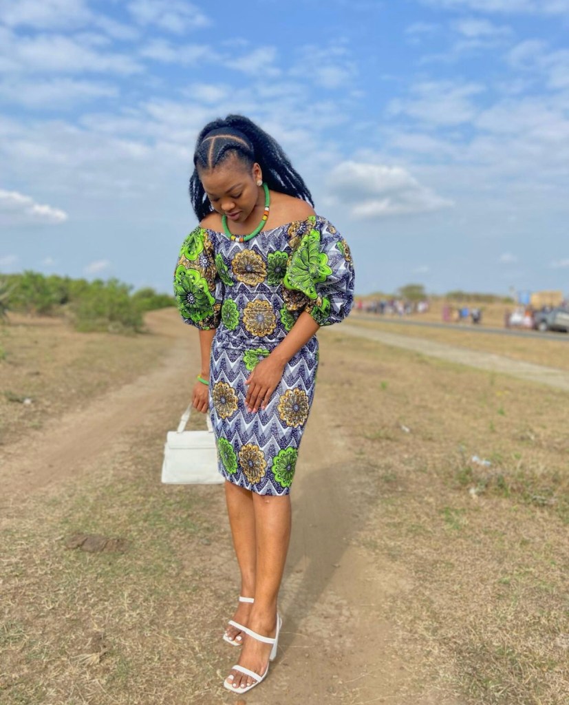 Vestido de capulana com mangas bufantes