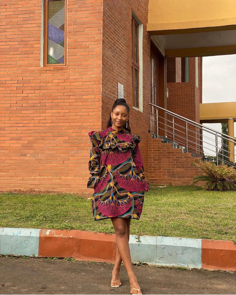 Vestido de capulana discreto