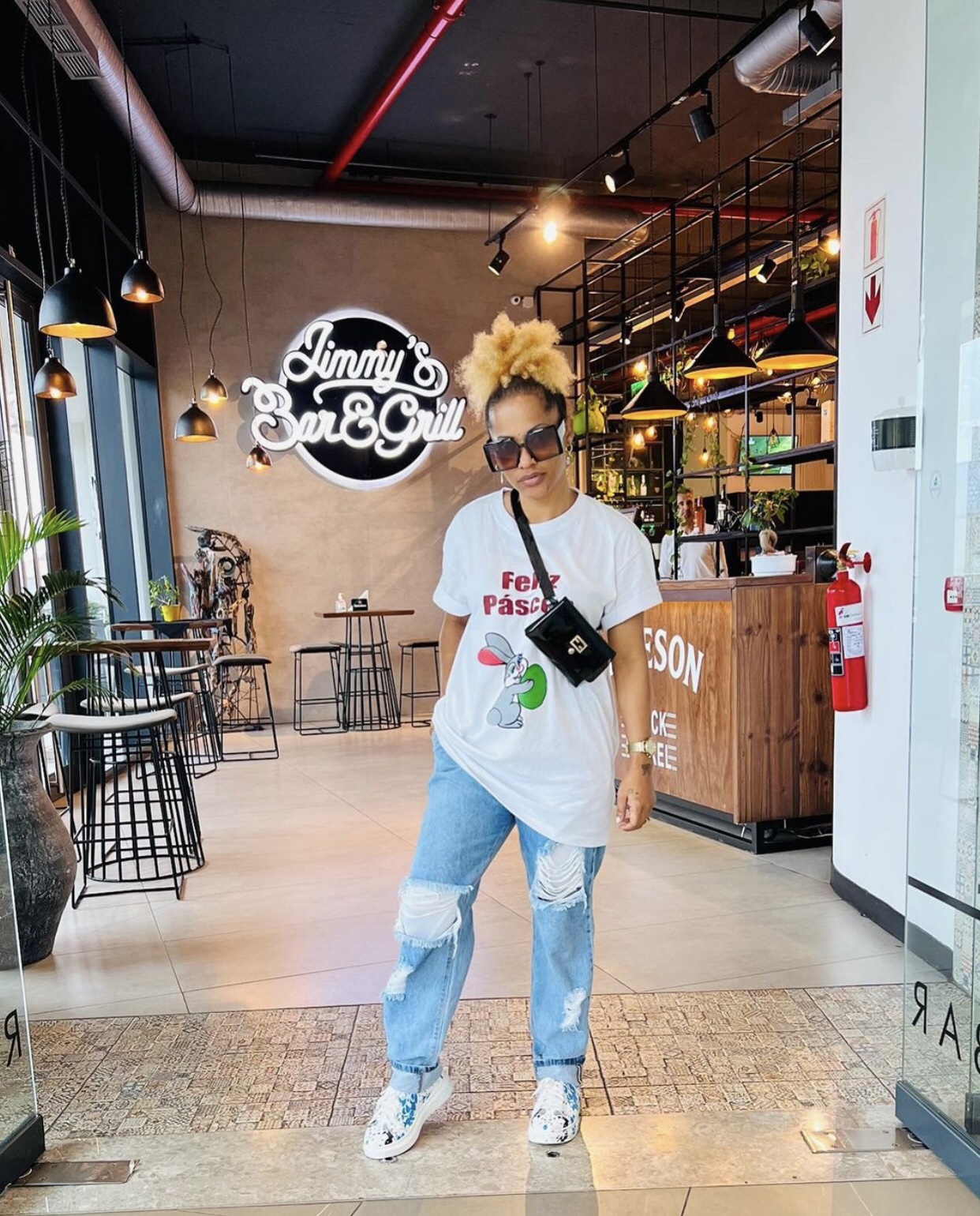 Boneca Barbie Humana de Moz usando look despojado