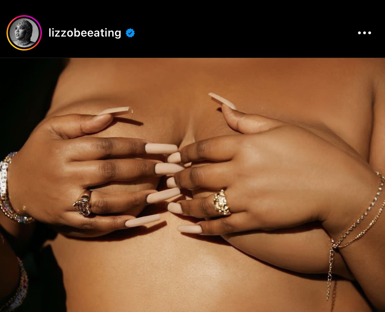 Unhas lindas da Cantora Lizzo