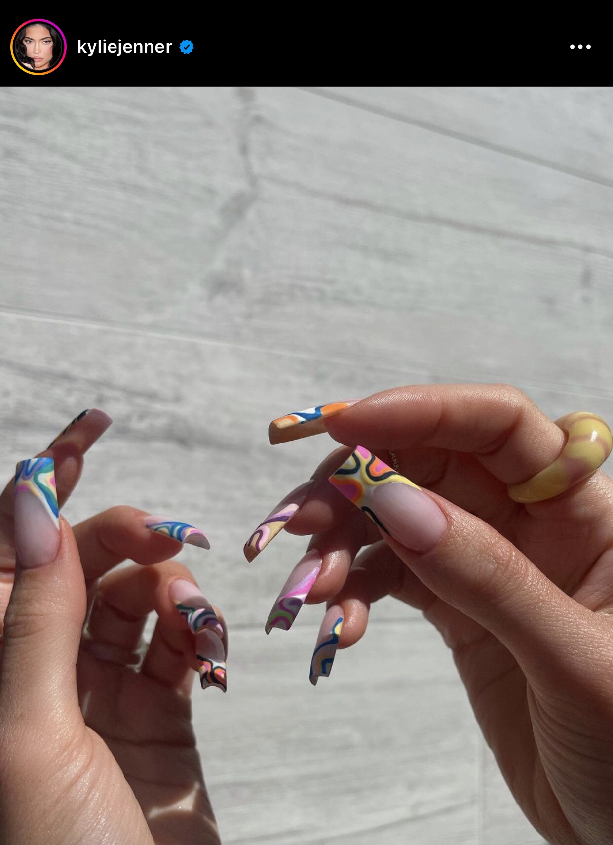 Unhas lindas e coloridas da Kylie Jenner