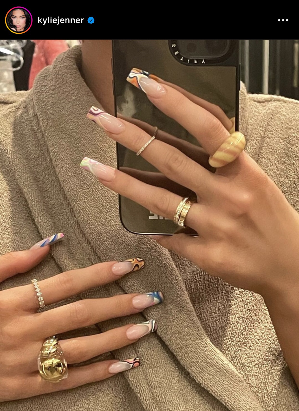Unhas decoradas e divertidas da Kylie Jenner