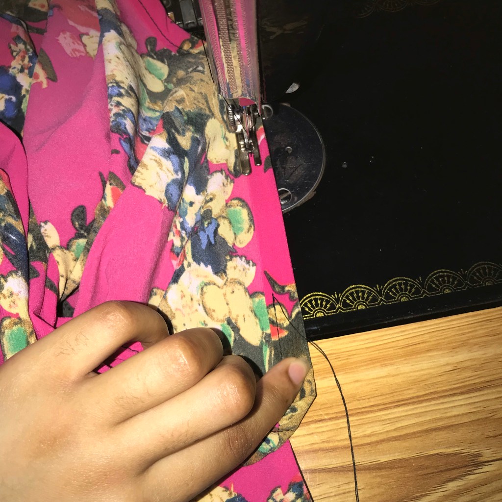 Costurando a blusa cropped
