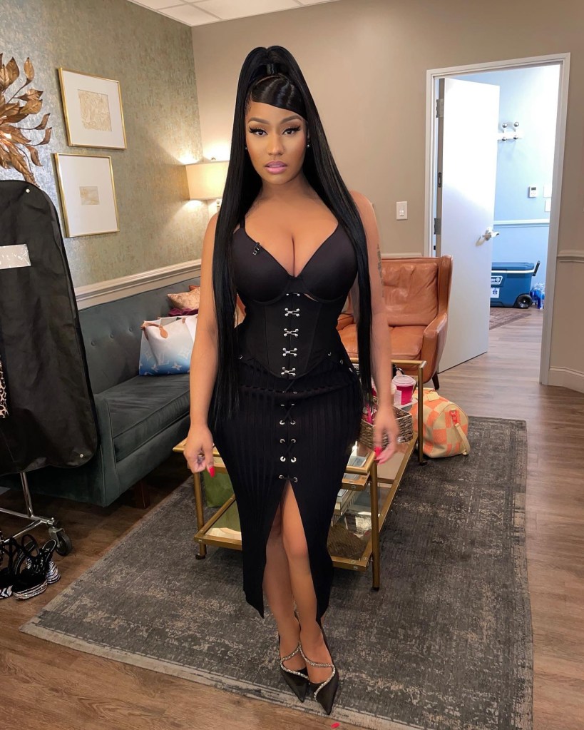 Nicki Minaj usa cinta modeladora 