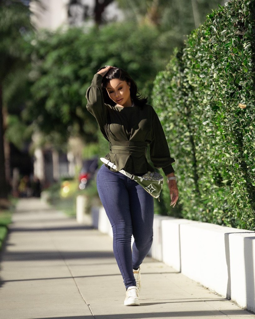 Blac Chyna usa cinta modeladora 
