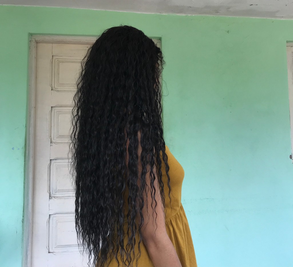 Peruca cacheada comprida