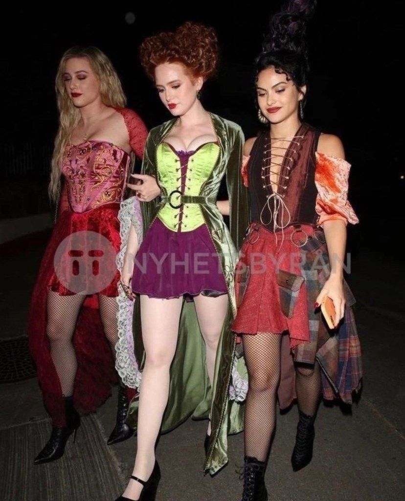 Lili Reinhart, Madelaine Petsch e Camila Mendes são As Irmãs Sanderson de Hocus Pocus em fantasia de Halloween.