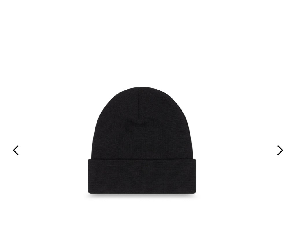 Gorro preto de Adidas e Balenciaga com logos à frente
