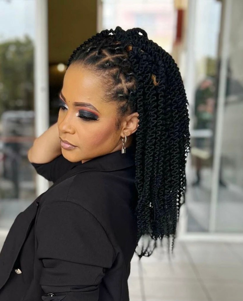 Boneca Barbie de moz usando tranças feitas de mecha afro kinky da darling