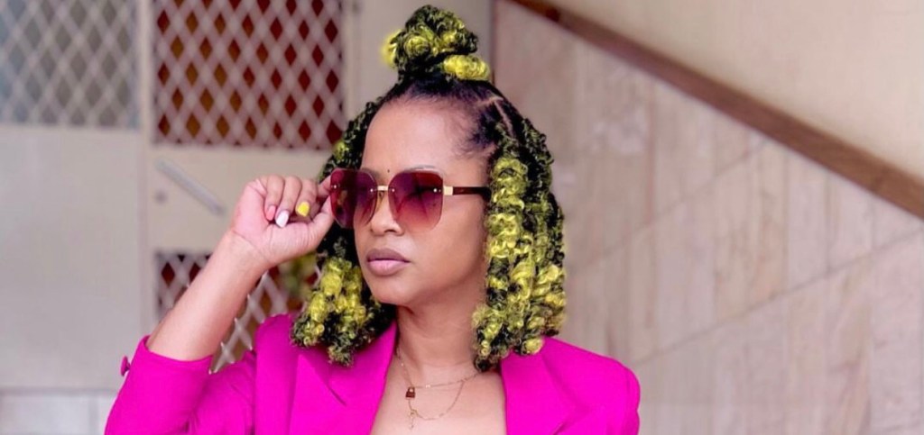 Tranças da Boneca Barbie Humana de Moz como embaixadora da&nbsp;Darling