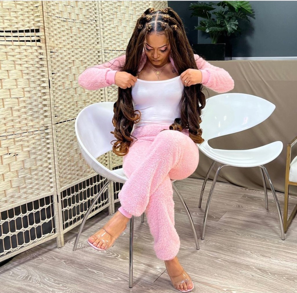 Boneca barbie humana de moz de tranças com mechas da darling