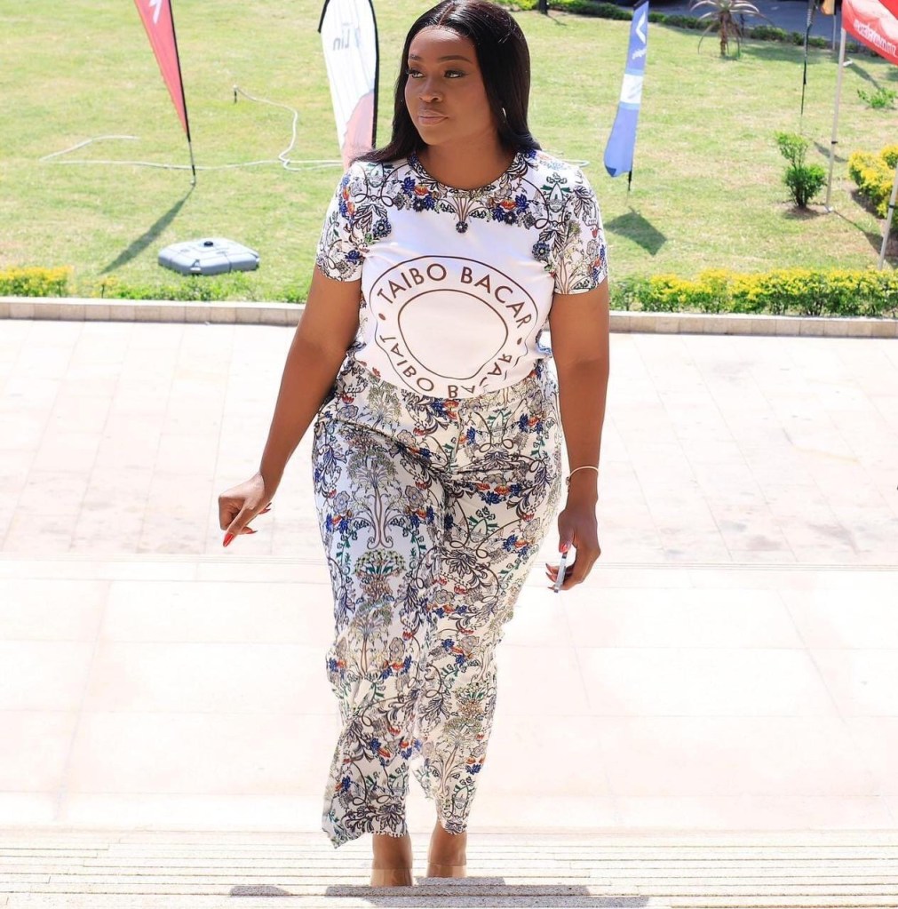 Lizha James de look branco da Taibo bacar