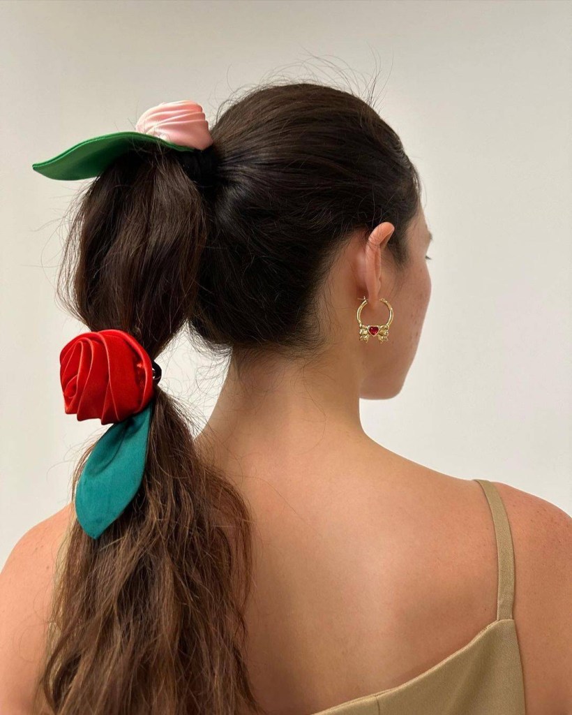 Prendedor de cabelo de rosa