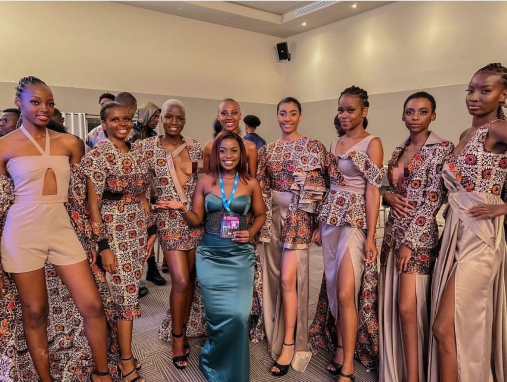 MFW: Cetim e capulana casam-se na coleção da Chelsea&nbsp;Levi