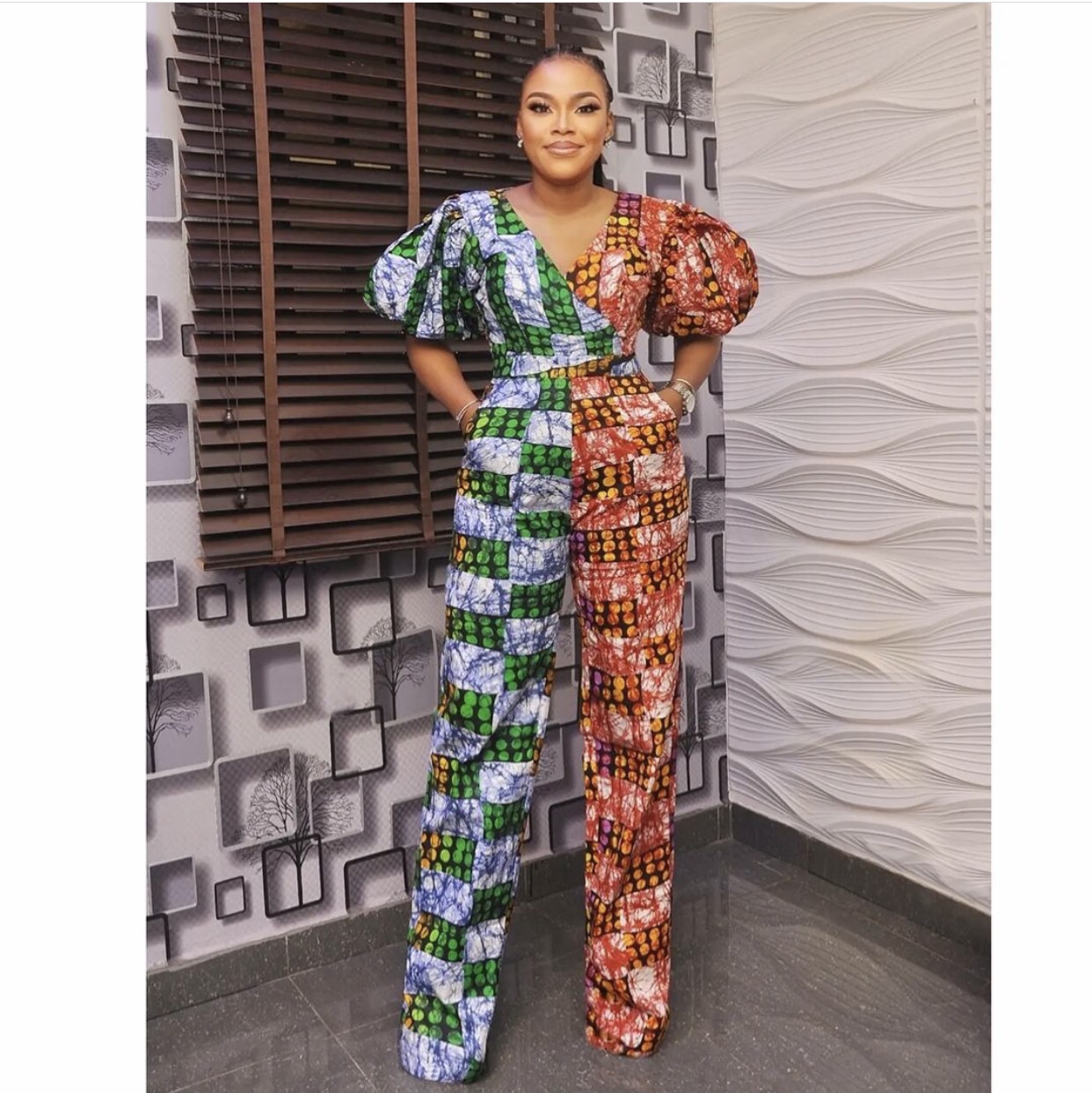 Macacão de capulana com cores diferentes