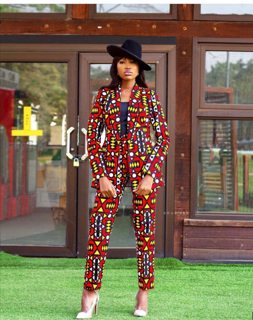 Fato de capulana ou pano africano moderno feminino