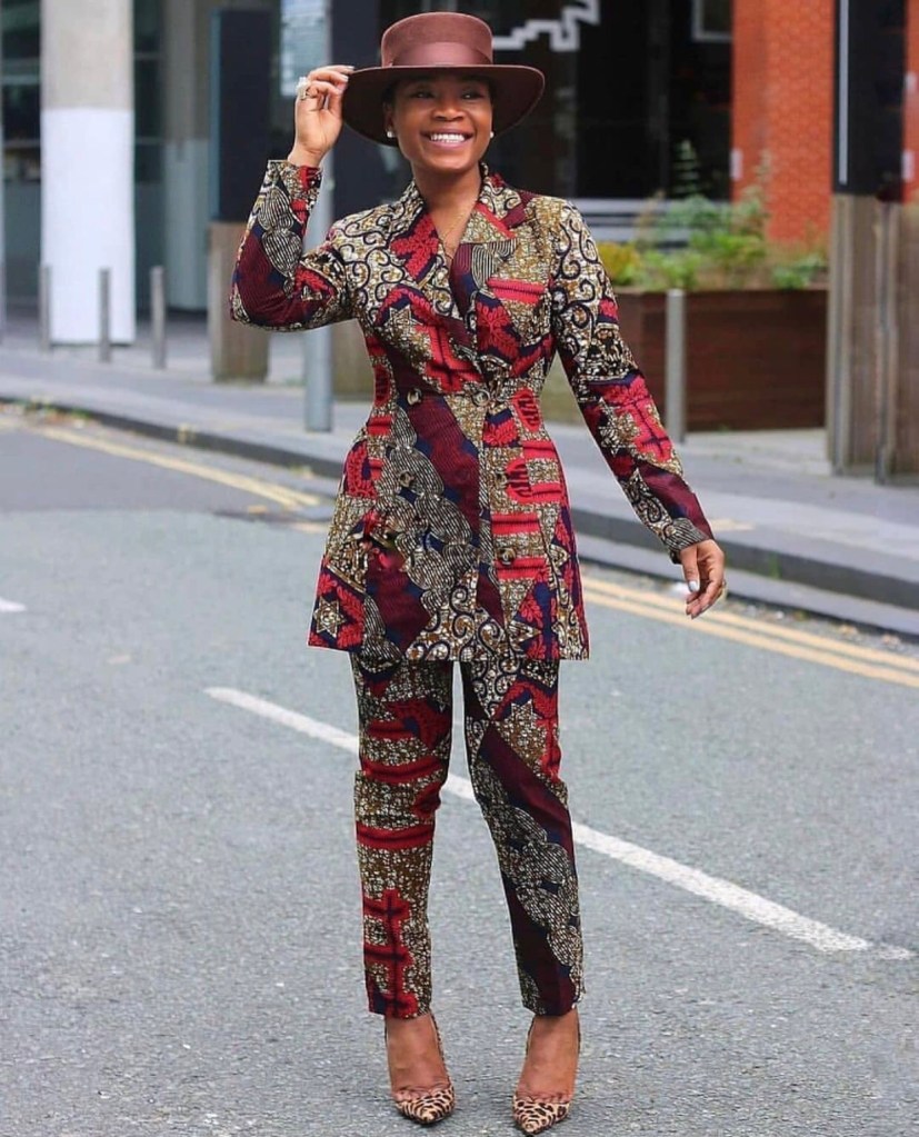 Fato de capulana de calça e balzer moderno