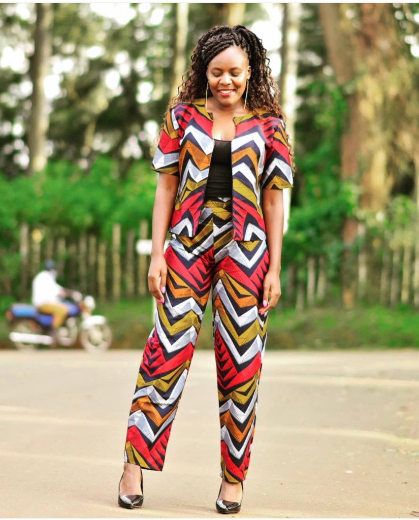 Fato de capulana de calça e blusa para senhora