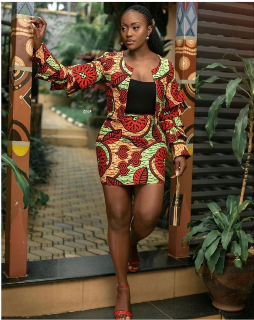 Fato de capulana de saia e casaco