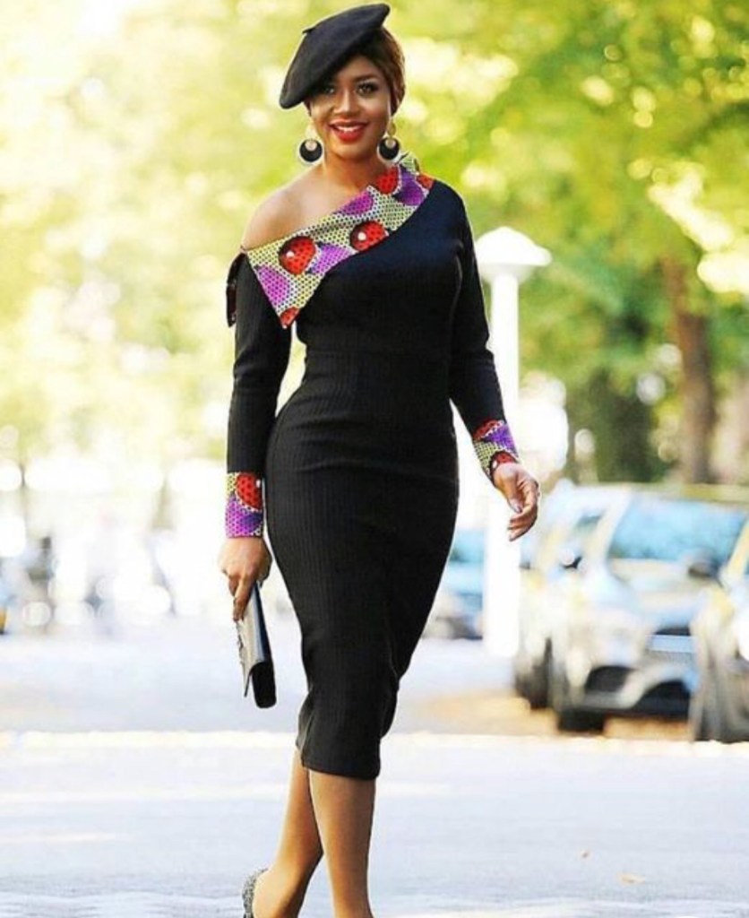 Vestido preto com detalhes em capulana