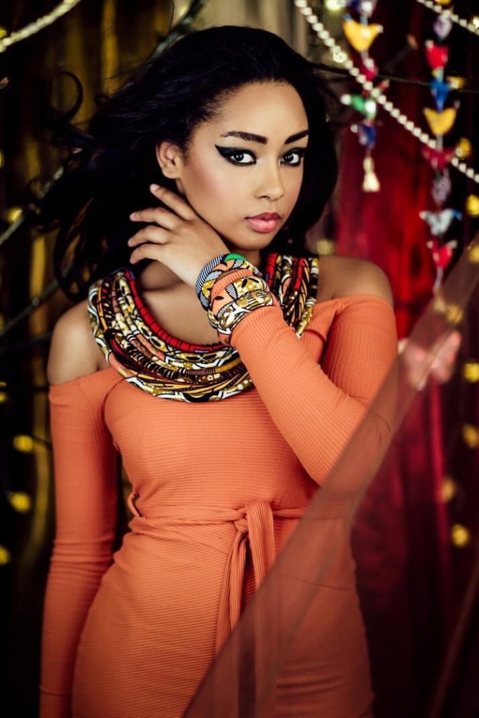 Colares e pulseiras de capulana