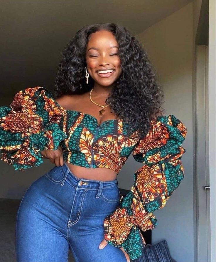 Blusa de capulana com mangas bufantes e cai-cai