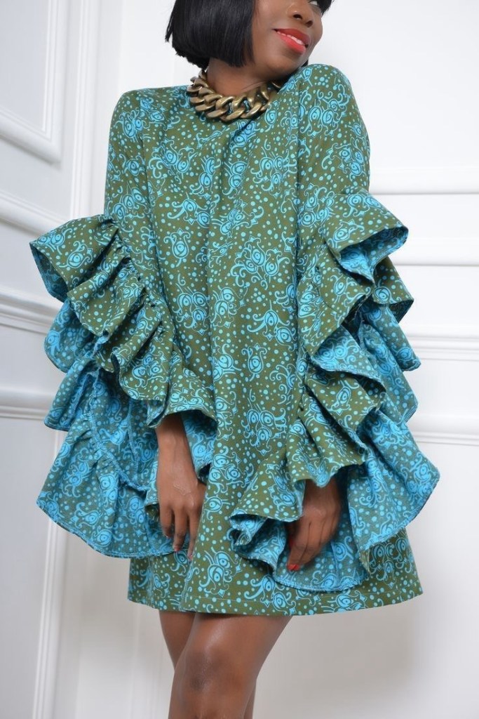 Vestido de capulana volumoso com babados