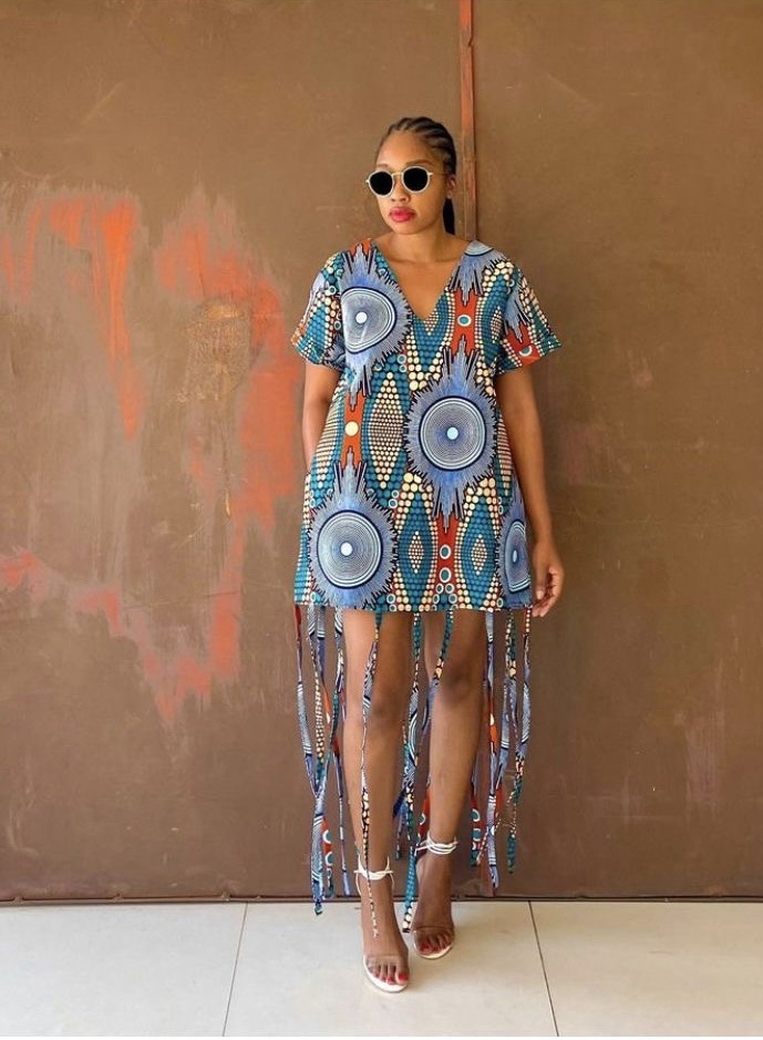 Vestido de capulana para jovem mulher estilosa